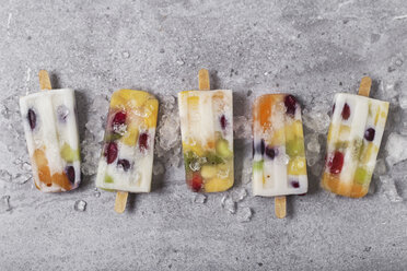 Homemade fruits and yogurt ice lollies on marble - RTBF01214