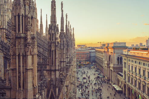 Italien, Lombardei, Mailand, Mailänder Dom bei Sonnenuntergang - TAMF01042