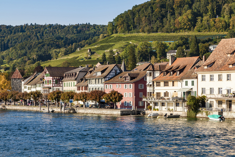 Schweiz, Kanton Schaffhausen, Stein am Rhein, Bodensee, Rhein, Altstadt, Uferpromenade, lizenzfreies Stockfoto