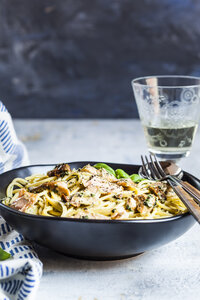 Spaghetti mit Spinat-Sahnesauce, getrockneten Tomaten und Lachs - SBDF03544