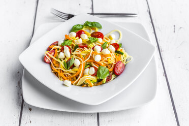 Zoodles mit Spaghetti, Tomaten und Mini-Mozzarella-Käsebällchen - SARF03685