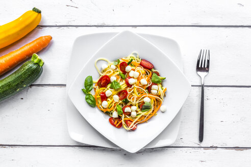 Zoodles mit Spaghetti, Tomaten und Mini-Mozzarella-Käsebällchen - SARF03686