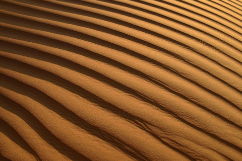 Vereinigte Arabische Emirate, Rub' al Khali, Wüstensand und Riffelspuren, lizenzfreies Stockfoto