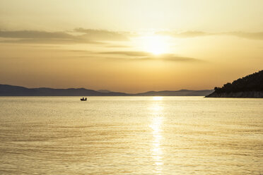 Griechenland, Pelion, Pagasetischer Golf bei Sonnenuntergang - MAMF00085