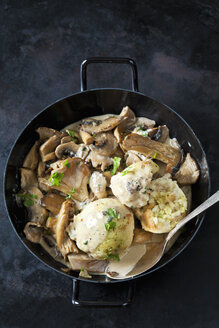Mushrooms and bread dumpling in cream sauce - CSF29166