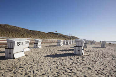 Germany, Schleswig-Holstein, North Frisia, Westerland, Sylt, beach and hooded beach chairs - WIF03498