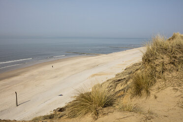 Deutschland, Schleswig-Holstein, Nordfriesische Inseln, Sylt, Blick auf den Strand von Rotes Kliff - WIF03501