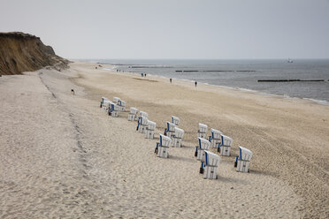 Germany, Schleswig-Holstein, Sylt, beach and empty hooded beach chairs - WIF03511