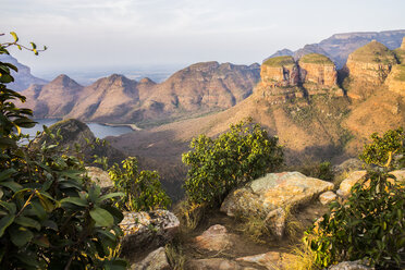 Afrika, Südafrika, Mpumalanga, Panorama Route, Blyde River Canyon Nature Reserve, Three Rondavels - WEF00440