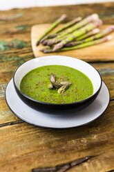 Fresh green asparagus, asparagus soup in bowl - GIOF03926