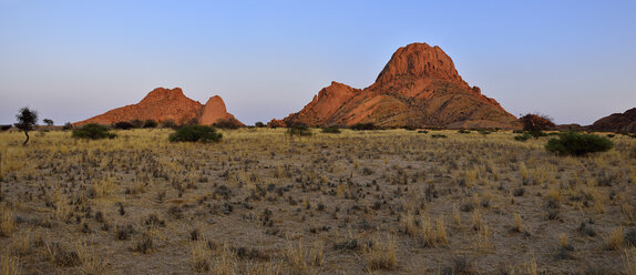 Afrika, Namibia, Erongo-Provinz, Panoramablick auf die Spitzkoppe - ESF01617