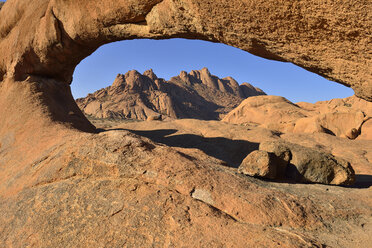 Afrika, Namibia, Erongo-Provinz, Spitzkoppe, Naturbogen und Pontok-Gebirge - ESF01618