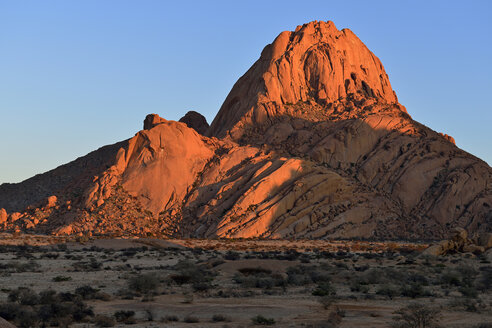 Afrika, Namibia, Erongo-Provinz, Spitzkoppe im Abendlicht - ESF01620