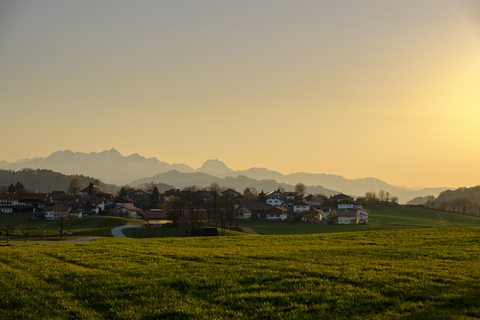 Deutschland, Bayern, Chiemgau, Alpen, Leiten bei Sonnenuntergang, lizenzfreies Stockfoto