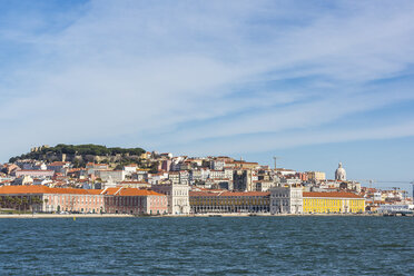 Portugal, Lissabon, Stadtansicht vom Tejo-Fluss - WPEF00217