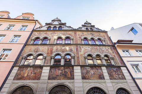 Deutschland, Konstanz, Fassade des Rathauses mit Freskenmalerei, lizenzfreies Stockfoto