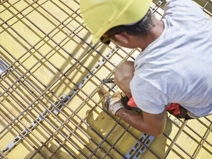 Construction worker fixing - CVF00337