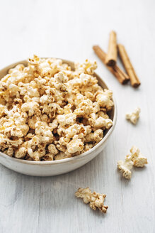 Mit Zimt und Birkenzucker aromatisiertes Popcorn - IPF00454
