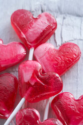 Red heart-shaped lollipops - CUF00128