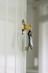 Keys in lock of front door - CUF00141