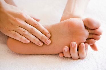 Hand massaging feet - CUF00240