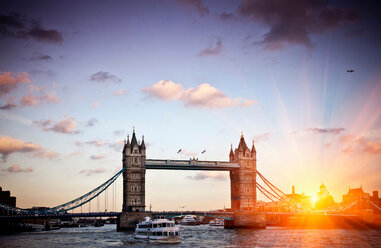 Tower Bridge in London - CUF00607