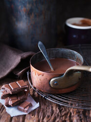 Pan of melted chocolate - CUF00660