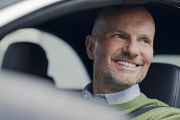 Portrait of smiling mature man in car - KNSF03814