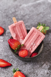 Homemade strawberry ice lollies in bowls - RTBF01255