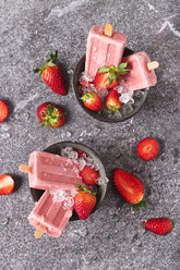 Homemade strawberry ice lollies in bowls - RTBF01256