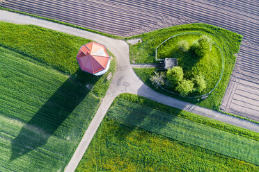 Germany, Baden-Wuerttemberg, Rems-Murr-Kreis, Aerial view of water tower - STSF01522