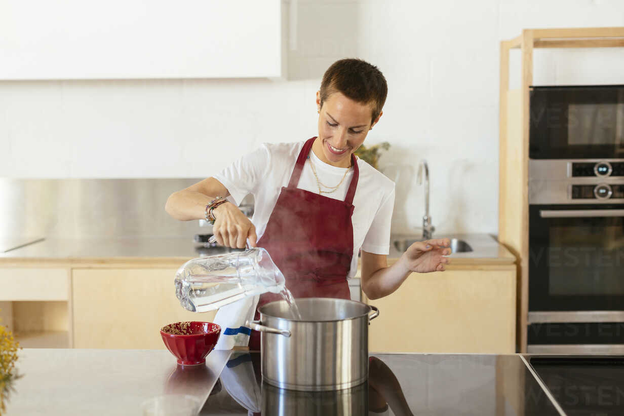 https://us.images.westend61.de/0000931521pw/woman-boiling-water-in-cooking-pot-in-kitchen-EBSF02439.jpg