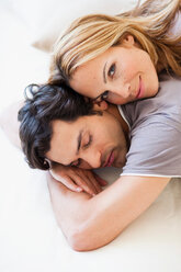 Young couple snuggling in bed - CUF00796