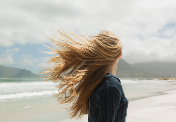 Young womans hair blowing in wind - CUF00832