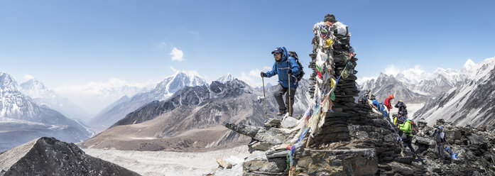 Nepal, Solo Khumbu, Everest, Bergsteiger am Chukkung Ri - ALRF01043