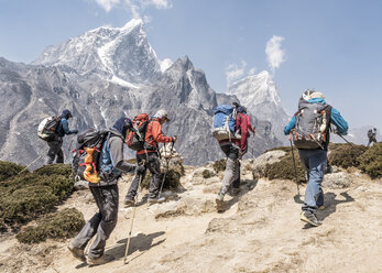 Nepal, Solo Khumbu, Everest, Bergsteiger am Dingboche - ALRF01044
