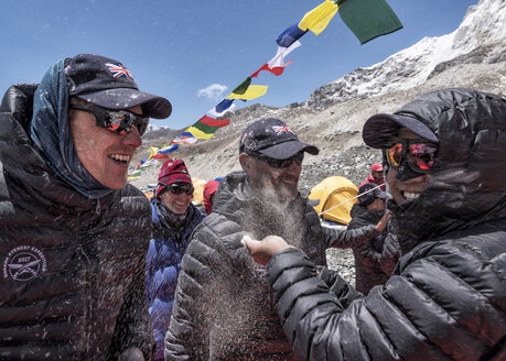 Nepal, Solo Khumbu, Gruppe von Bergsteigern im Everest Base Camp - ALRF01061