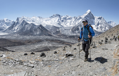 Nepal, Solo Khumbu, Everest, Mountaineer at Chukkung Ri - ALRF01078