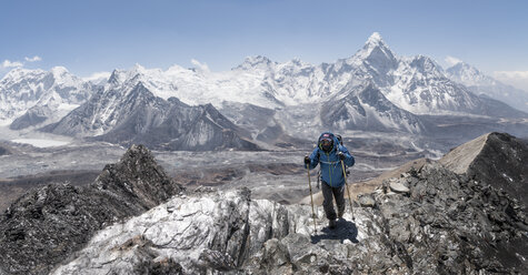 Nepal, Solo Khumbu, Everest, Bergsteiger am Chukkung Ri - ALRF01079