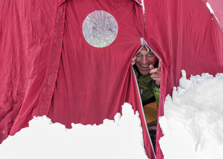 Nepal, Solo Khumbu, Bergsteiger im Zelt im Everest Base Camp - ALRF01101