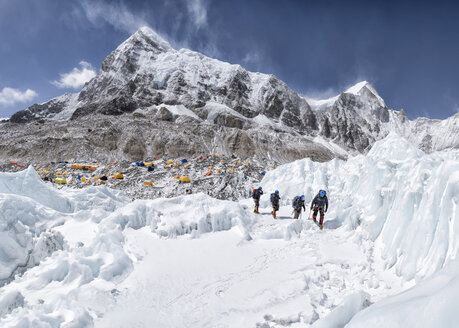 Nepal, Solo Khumbu, Mountaineers coming from Everest Base Camp - ALRF01108