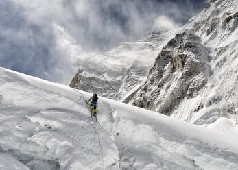 Nepal, Solo Khumbu, Everest, Bergsteiger am Western Cwm - ALRF01140