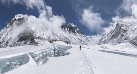 Nepal, Solo Khumbu, Everest, Bergsteiger am Western Cwm - ALRF01150