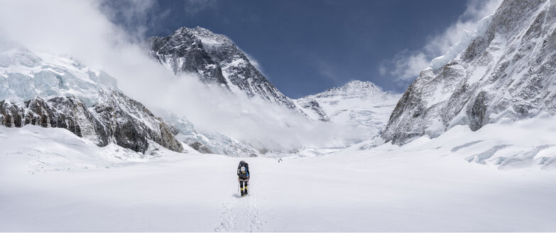 Nepal, Solo Khumbu, Everest, Mountaineer at Western Cwm - ALRF01153