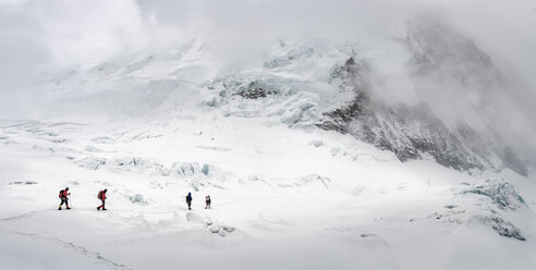 Nepal, Solo Khumbu, Everest, Bergsteiger am Western Cwm - ALRF01157