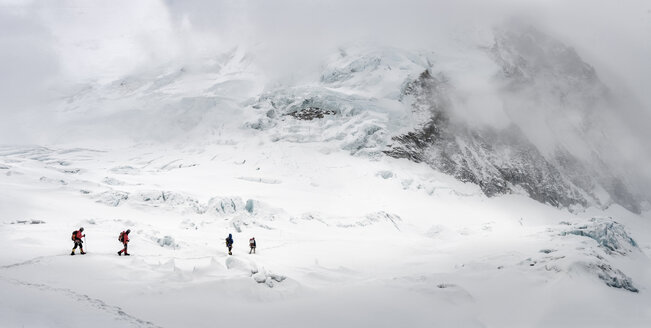 Nepal, Solo Khumbu, Everest, Bergsteiger am Western Cwm - ALRF01157