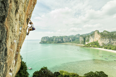 Thailand, Krabi, Thaiwand wall, woman climbing in rock wall above the sea - ALRF01203