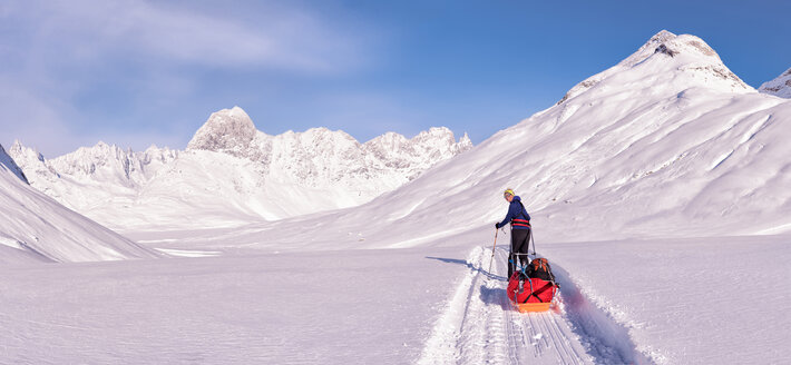 Grönland, Schweizerland Alpen, Kulusuk, Tasiilaq, Skitourengeherin - ALRF01212