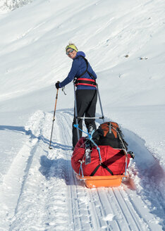 Grönland, Schweizerland Alpen, Kulusuk, Tasiilaq, Skitourengeherin - ALRF01213