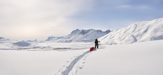 Grönland, Schweizerland Alpen, Kulusuk, Tasiilaq, Skitourengeherin - ALRF01214